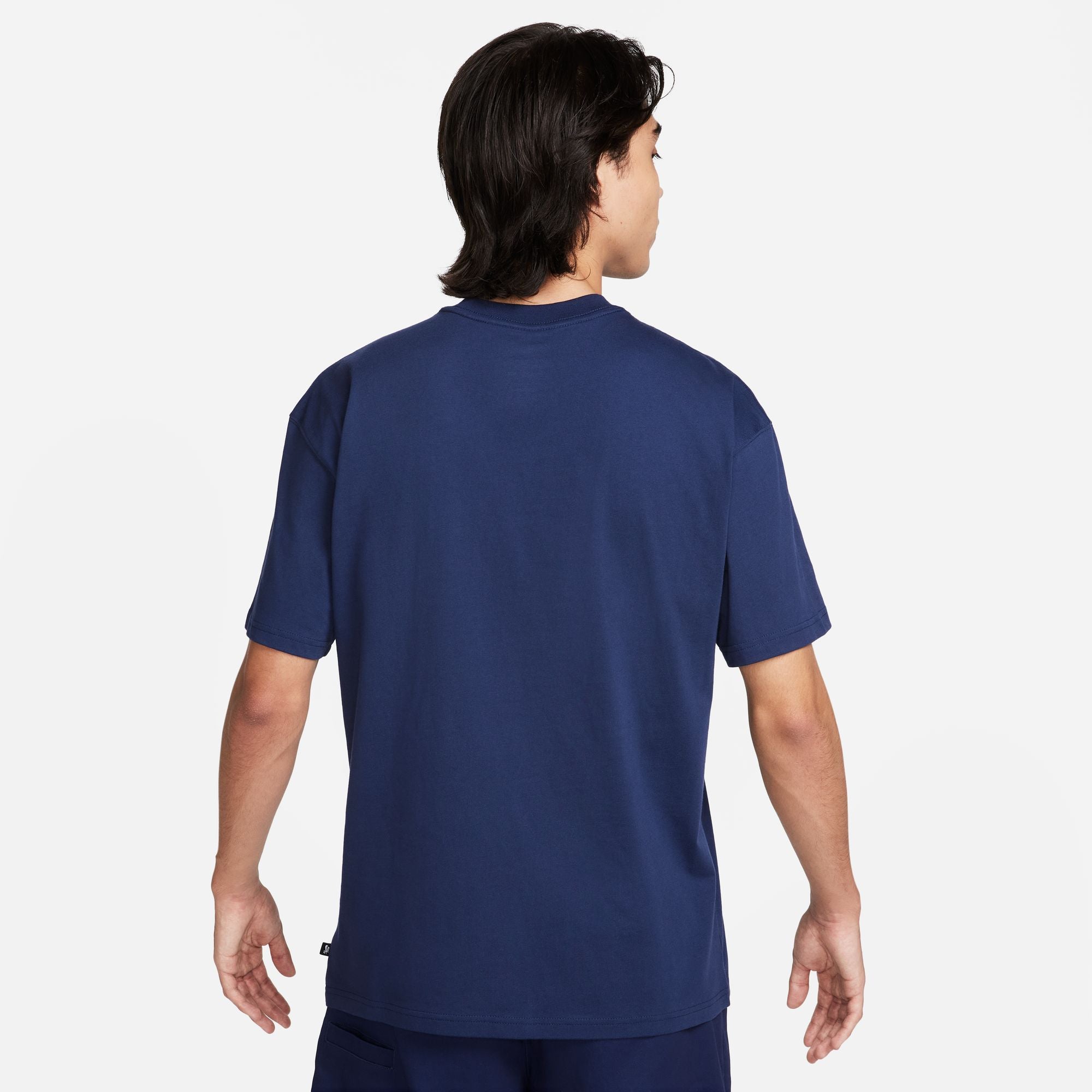 Navy blue nike short sleeve t-shirt with white SB swoosh logo on front. Free uk shipping for orders over £50