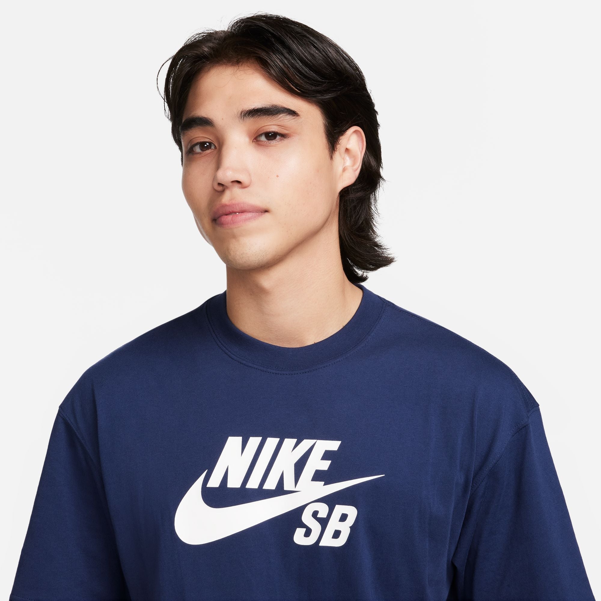 Navy blue nike short sleeve t-shirt with white SB swoosh logo on front. Free uk shipping for orders over £50