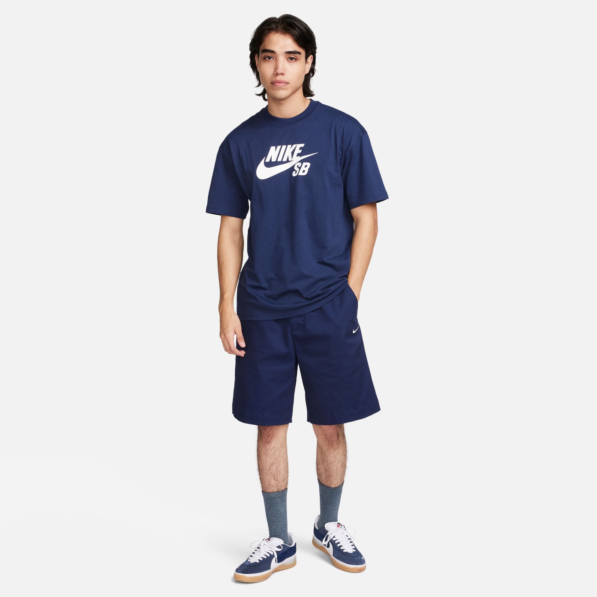 Navy blue nike short sleeve t-shirt with white SB swoosh logo on front. Free uk shipping for orders over £50