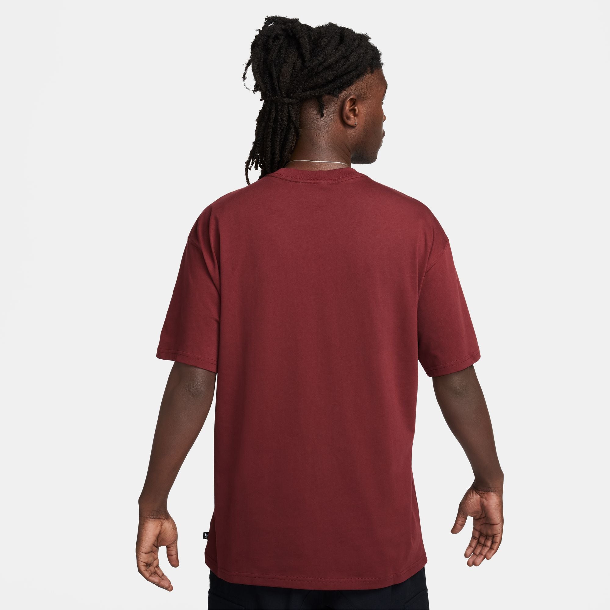 Logo T-shirt from Nike SB, in dark red colour with large white Nike SB Logo on front.