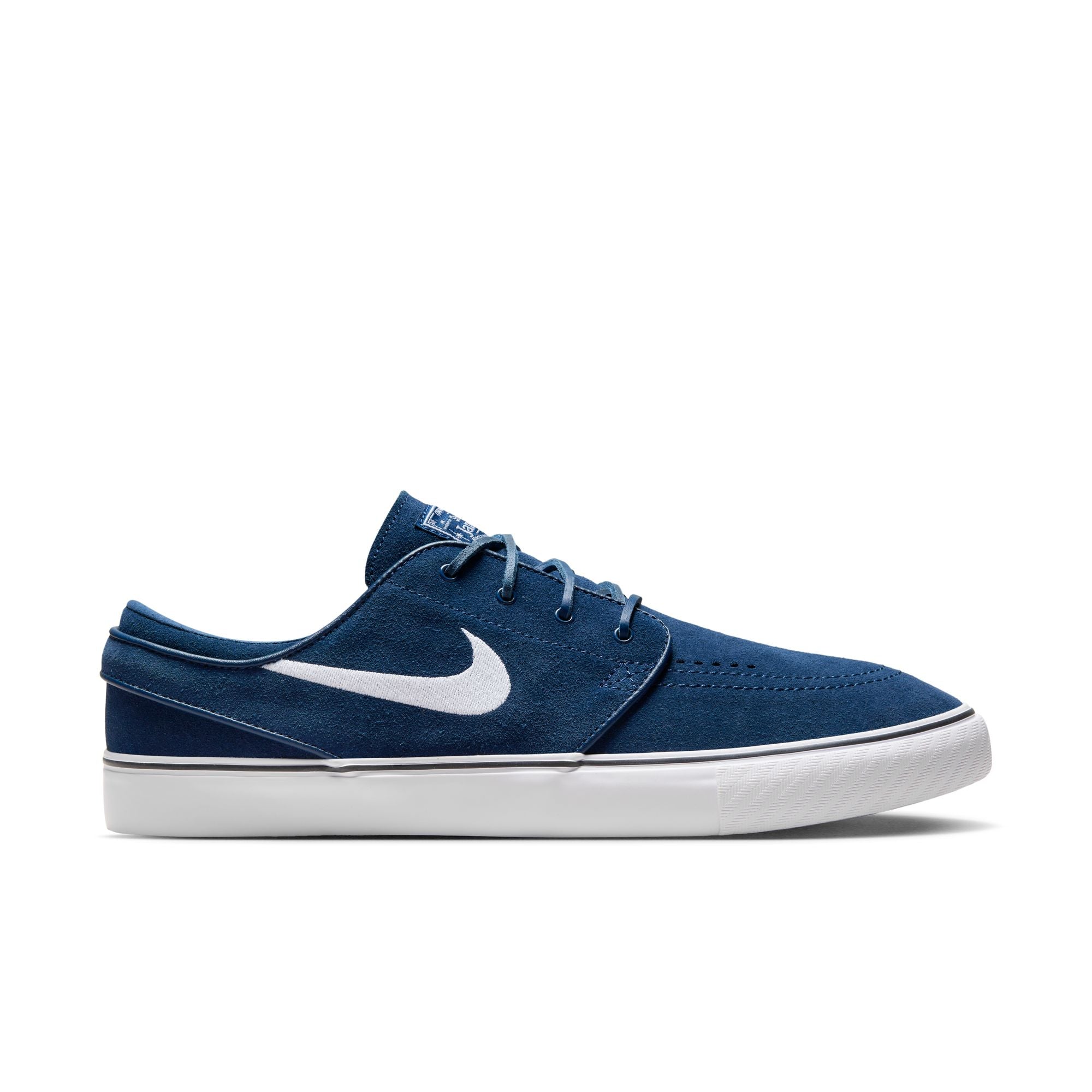 Dark blue nike low top skate shoes with a white nike swoosh logo and white sole. Free uk shipping over £50