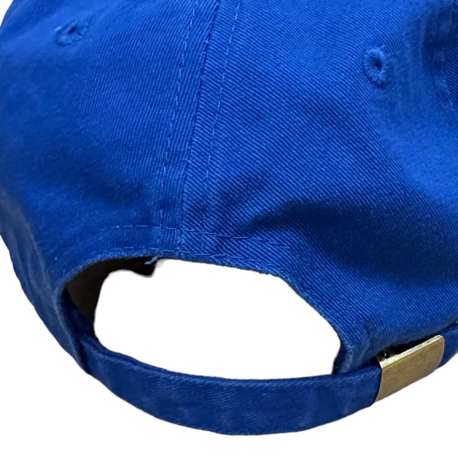 Blue focus 6 panel cap with white disnaeland logo on front. Free uk shipping over £50