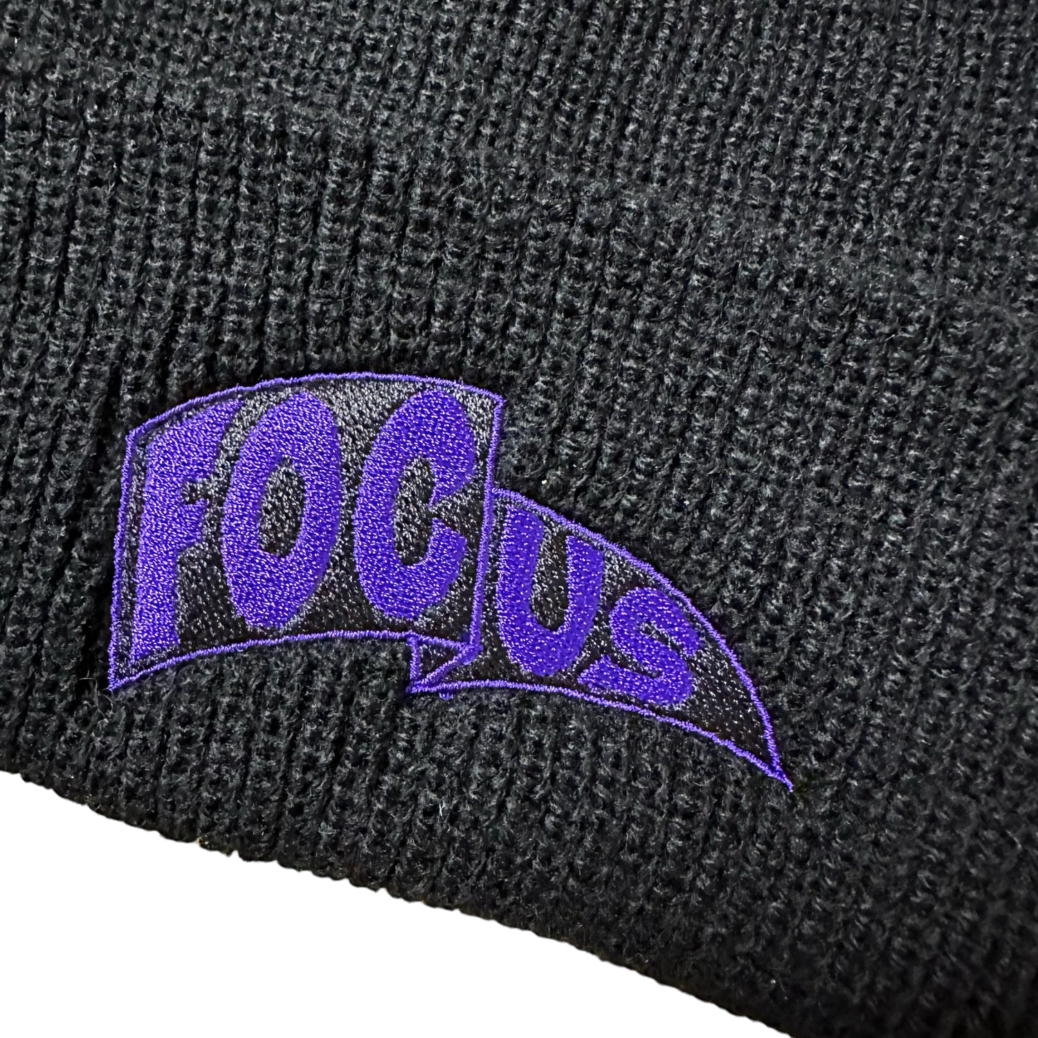 Focus Pendant Logo Beanie - Black