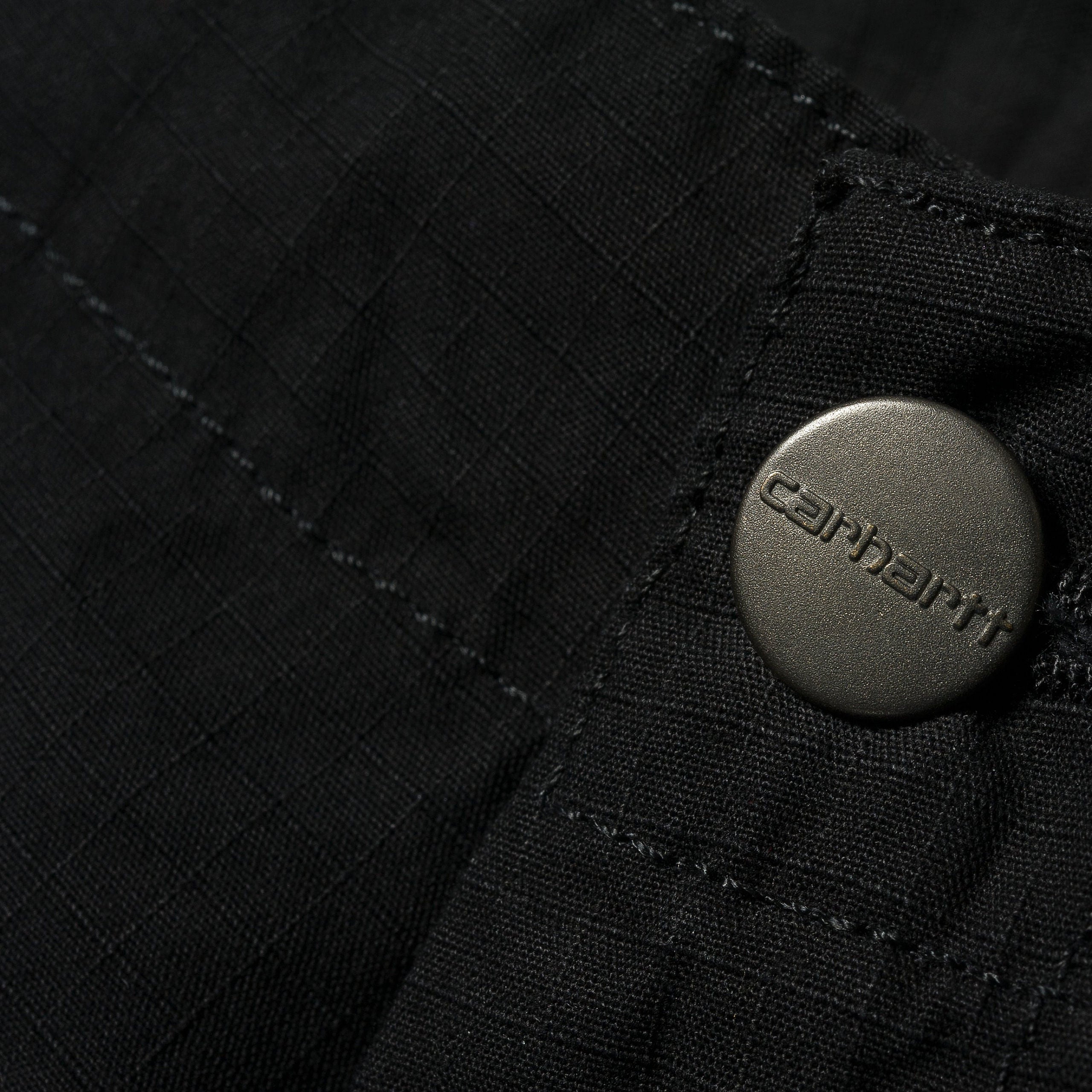 Black rinsed Carhartt cargo shorts with woven logo on side pocket. Free UK shipping on orders over £50.