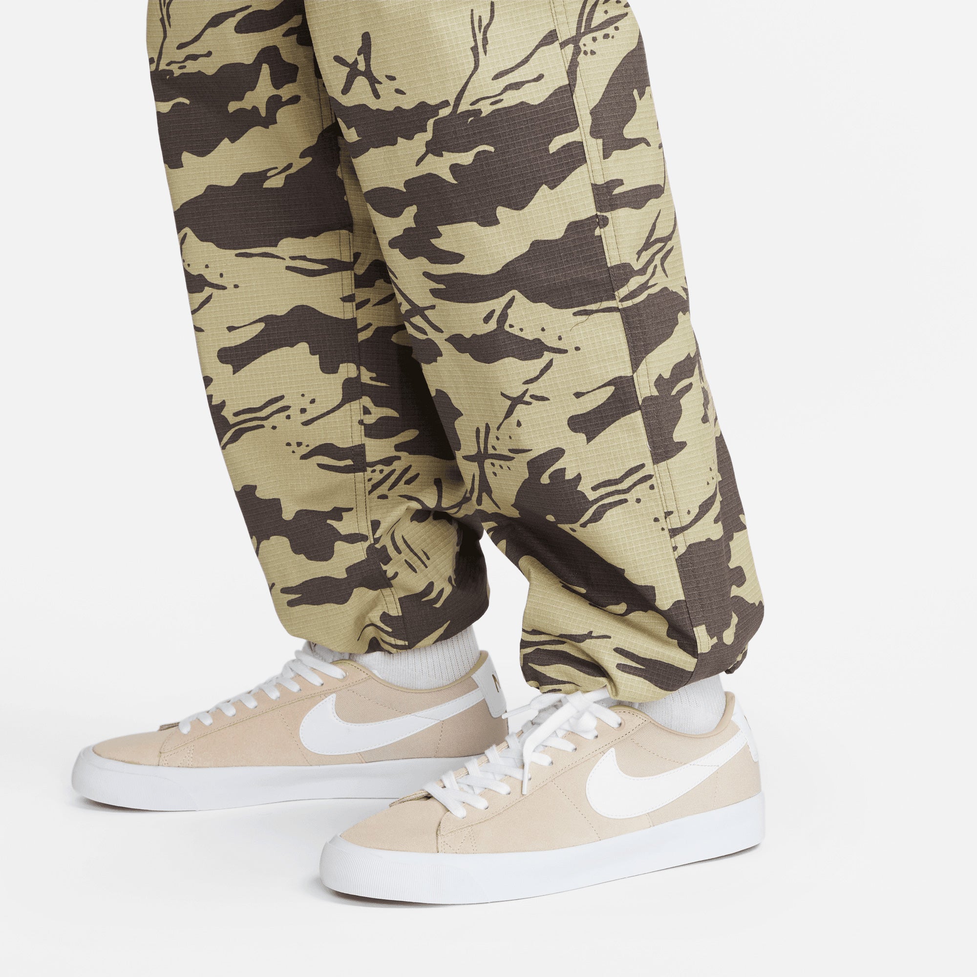 Nike SB Kearny Cargo Pants - Limestone Camo
