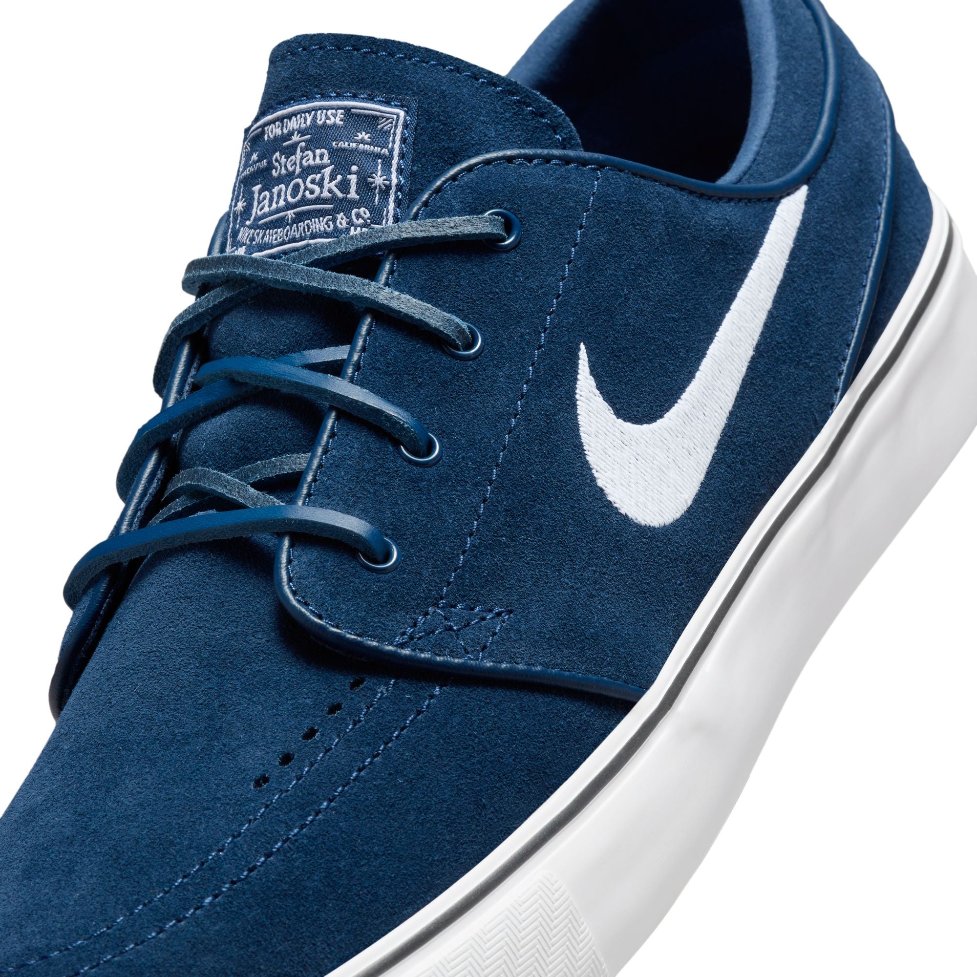 Dark blue nike low top skate shoes with a white nike swoosh logo and white sole. Free uk shipping over £50