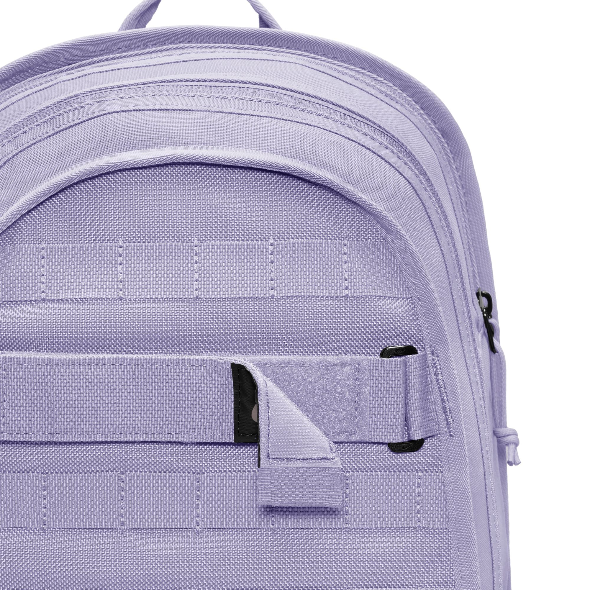 Purple nike sb backpack with adjustable Velcro skate straps and black nike sb logo on front. Free uk shipping over £50