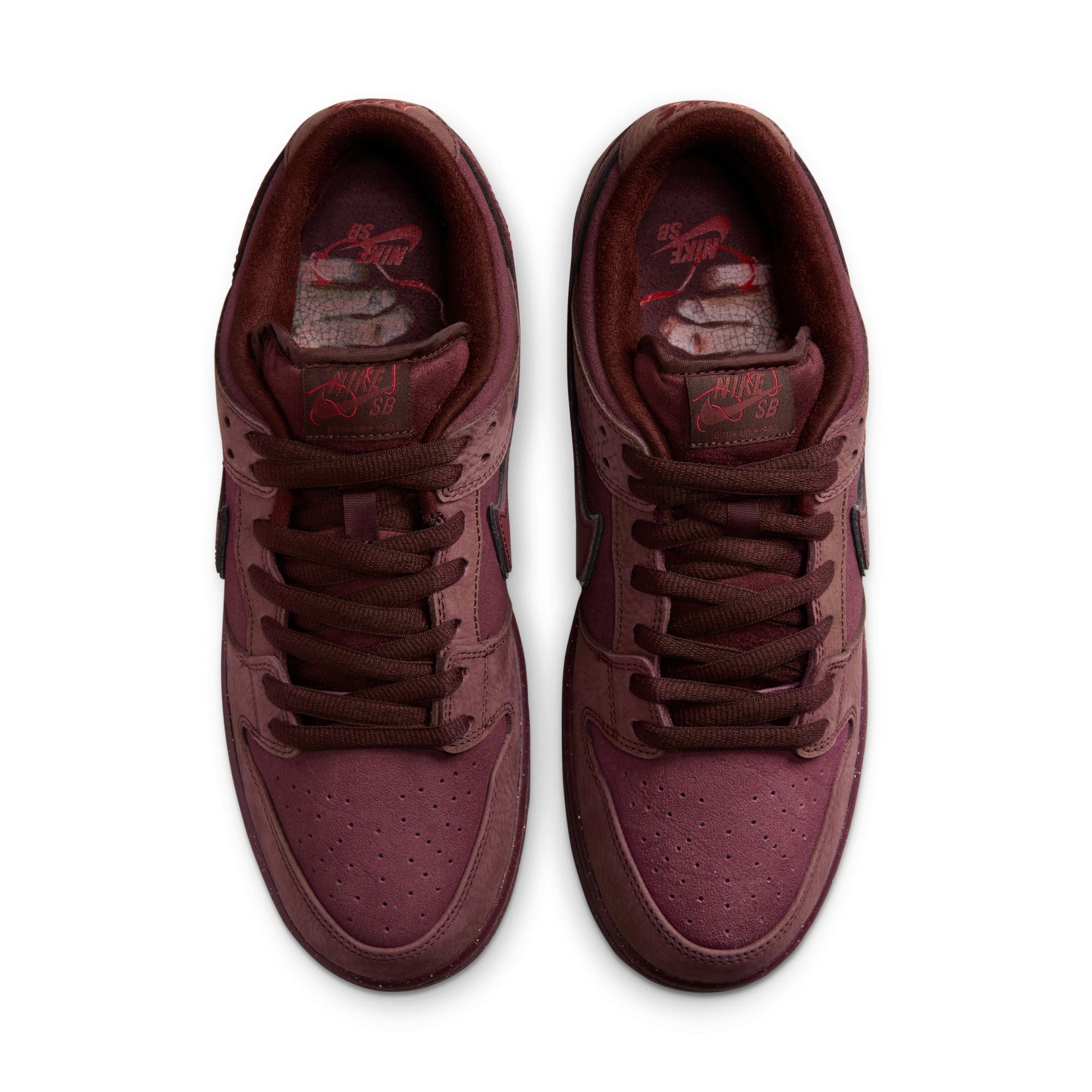 Burgundy nike sb dunk low top shoes with nike swoosh on sides. Free uk shipping over £50