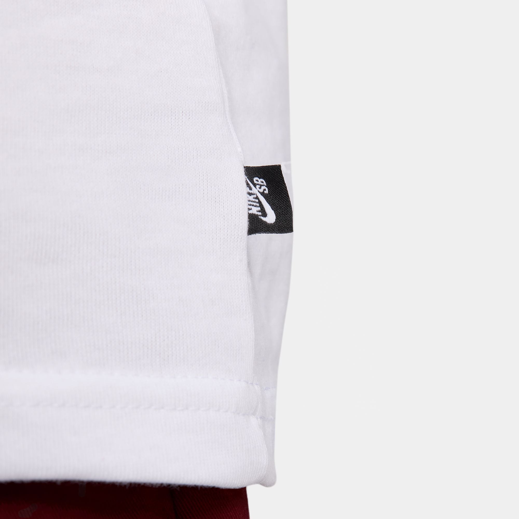 White nike long sleeve t-shirt with TV graphic on front and back. Free uk shipping for orders over £50