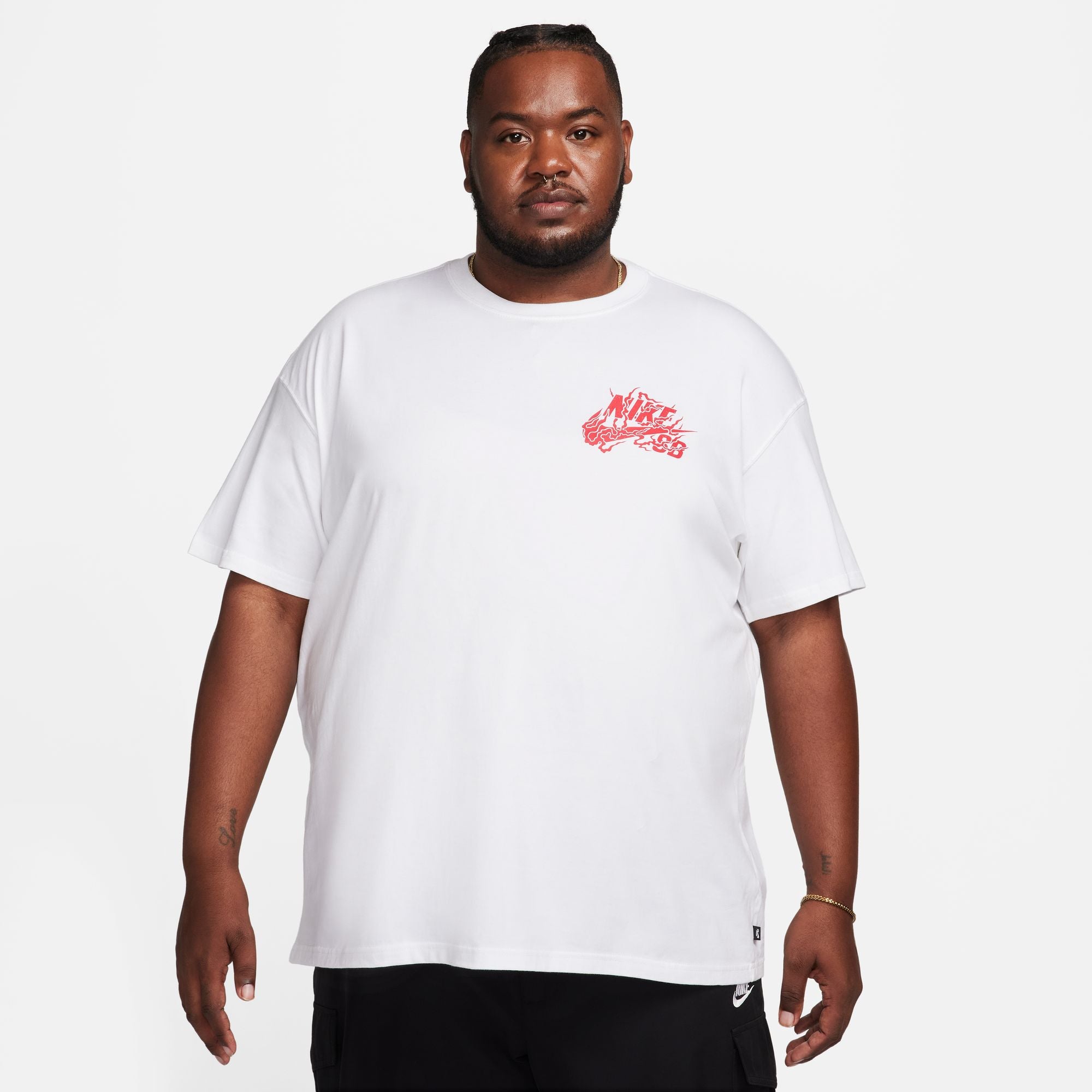 White nike short sleeve t-shirt with red swoosh logo on front and red dragon graphic on back. Free uk shipping for orders over £50