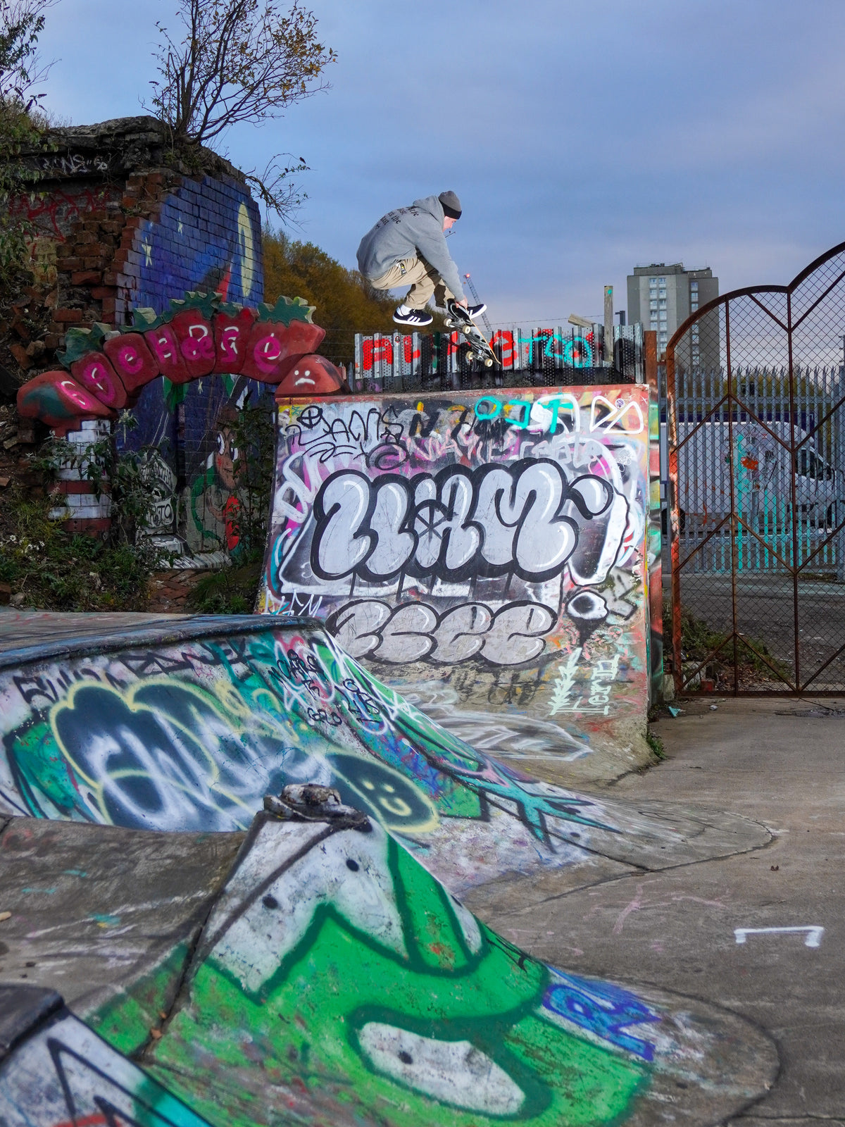 Dean Mackie Photos
