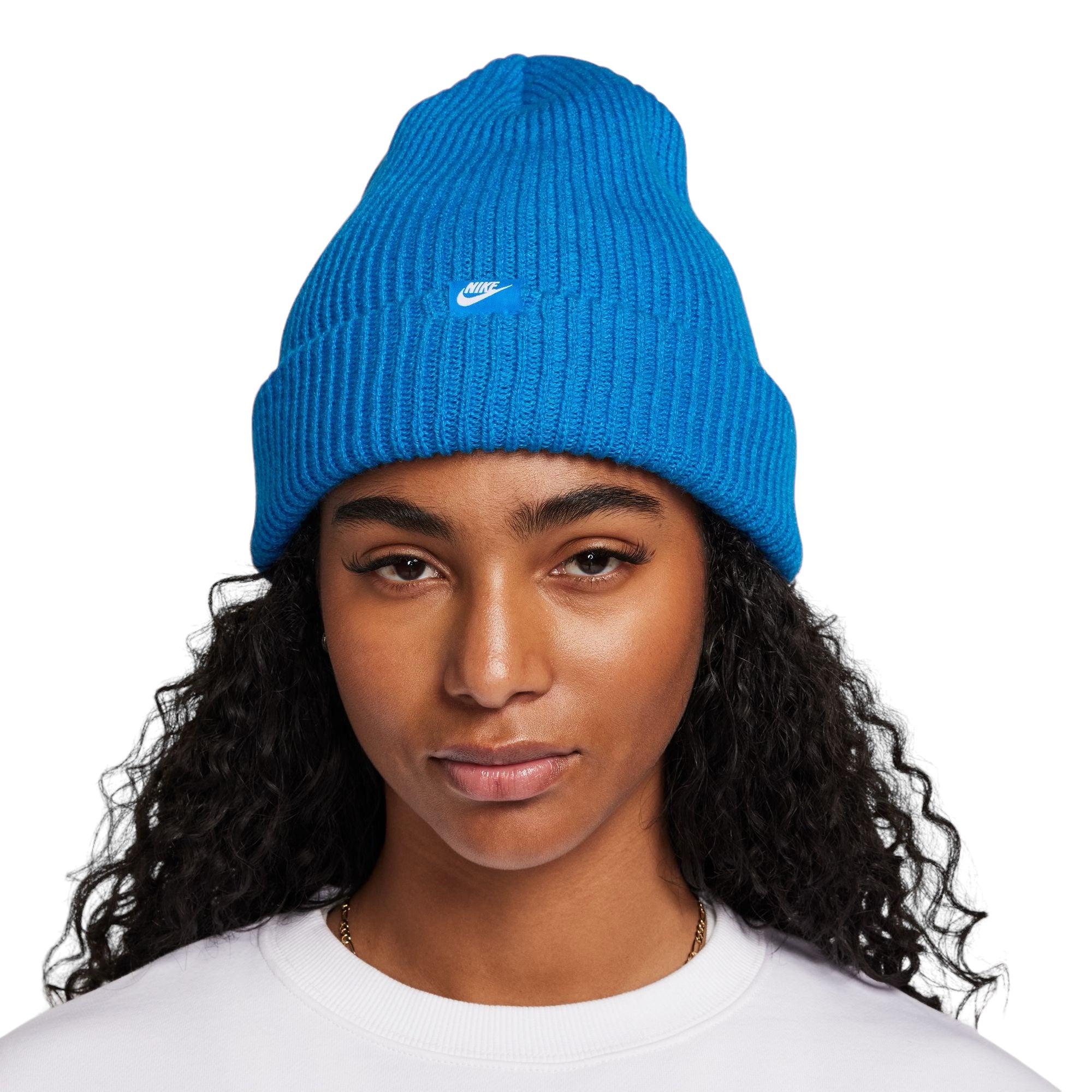 Ocean blue ribbed and cuffed nike beanie with white nike sb swoosh logo tab on front. Free uk shipping over £50